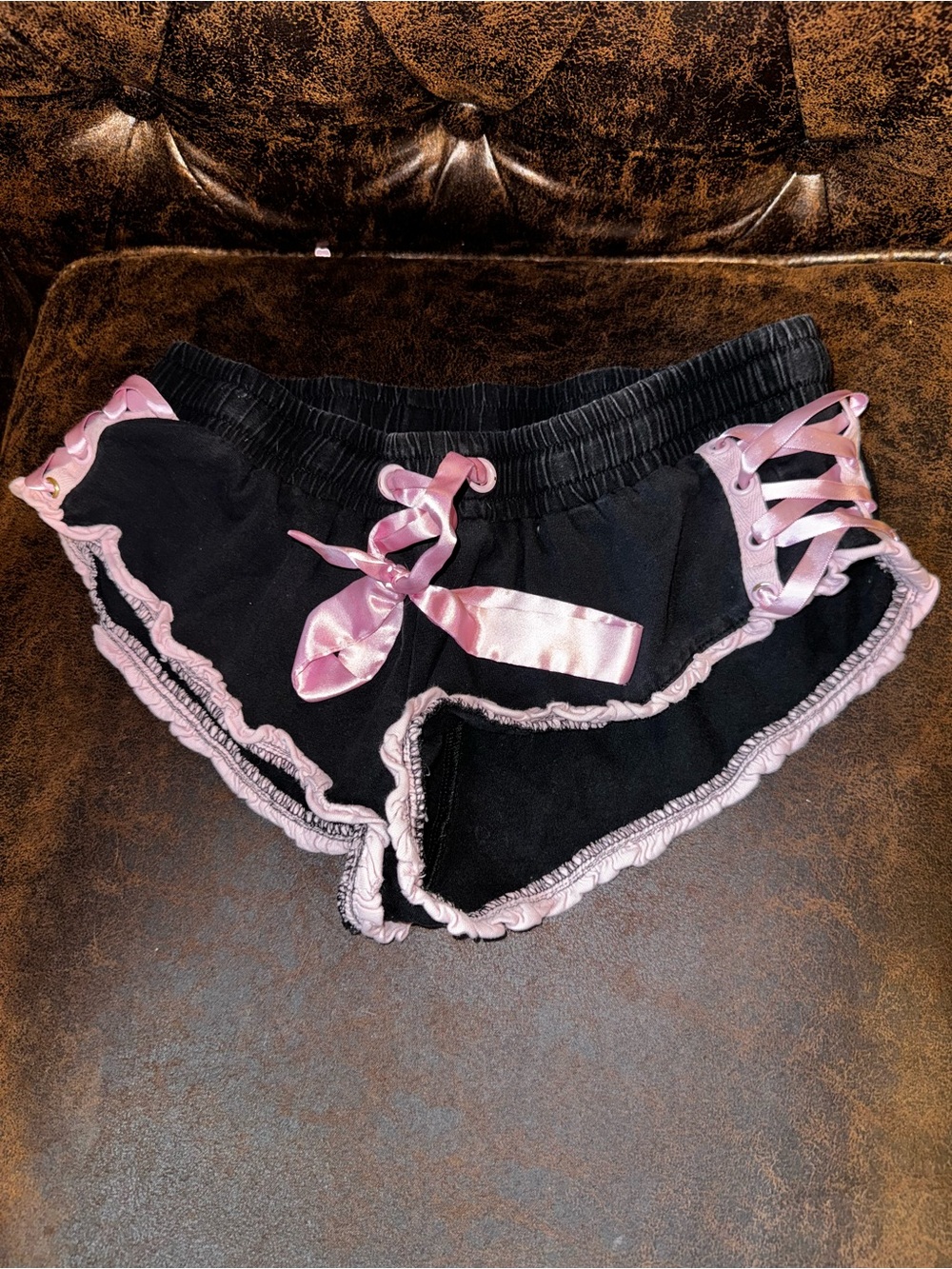 Dolls Kill Sugar Thrillz “Pouty Babe” shorts - Picture 1 of 2